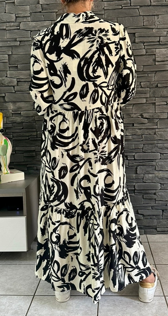 Robe Léonie noire (de la taille 38 à la taille 44)