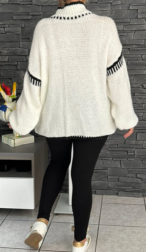 Pull Lotus blanc/noir (taille unique jusqu'au 48)