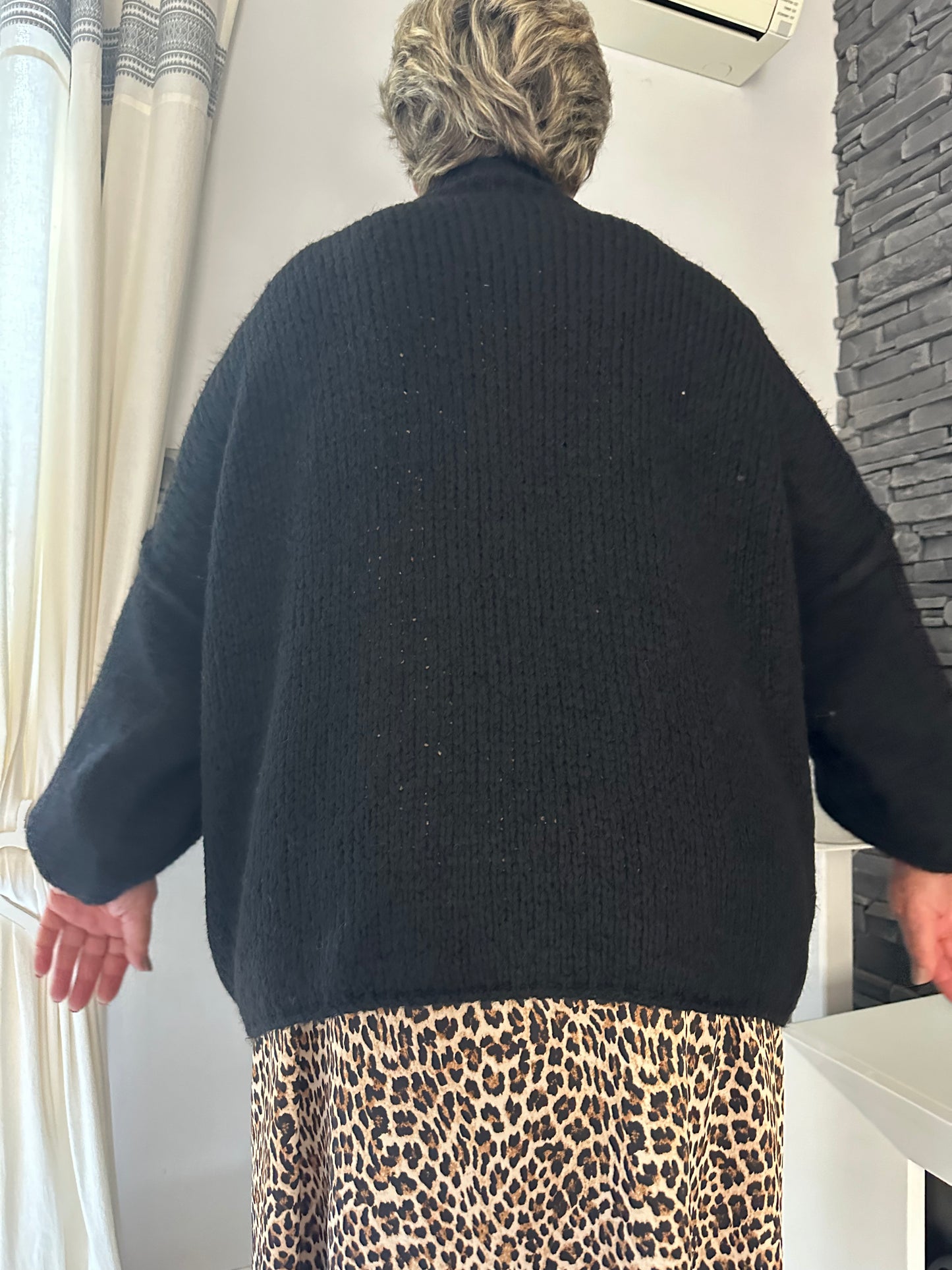 Pull Loulou noir (taille unique jusqu'au 52)